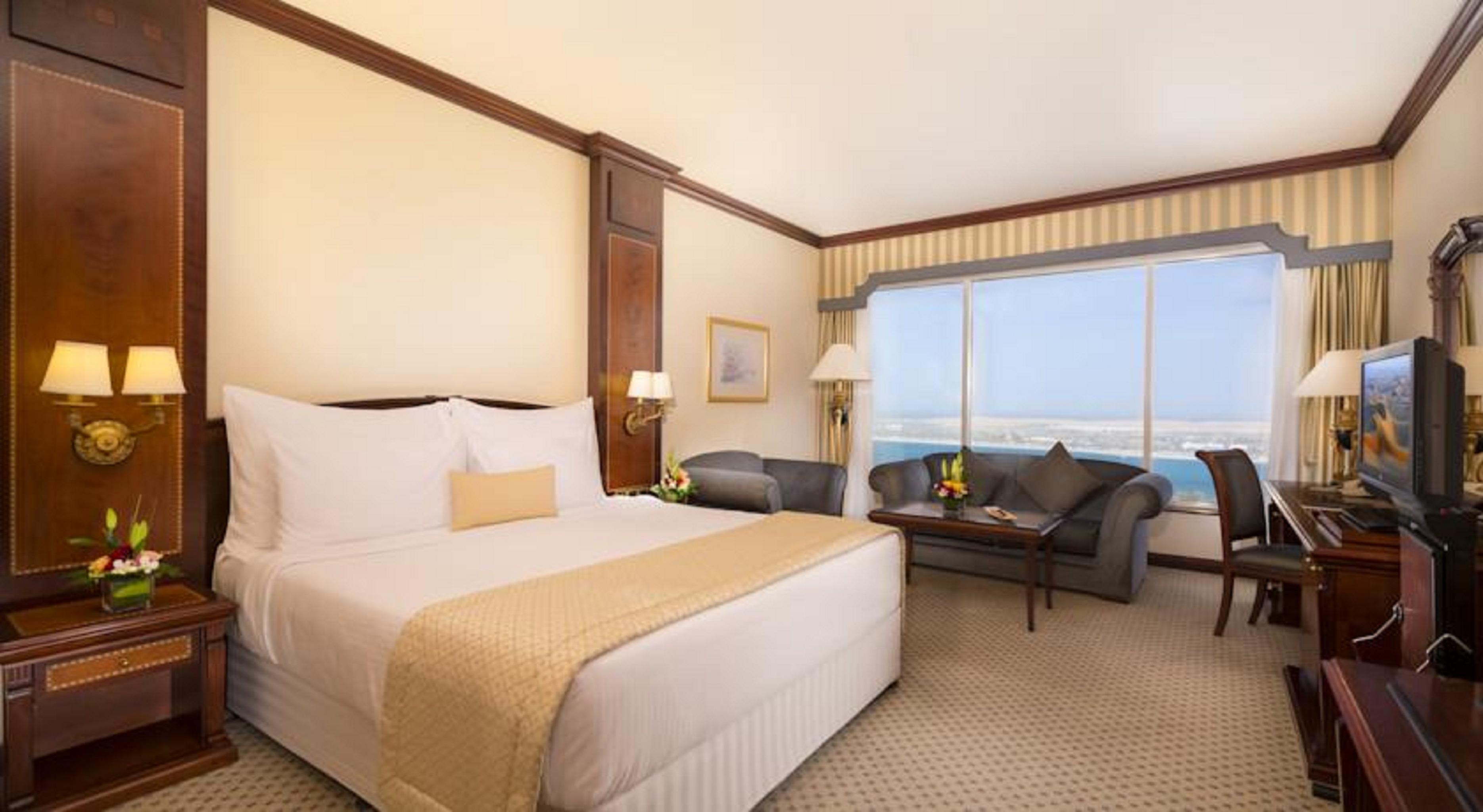 Corniche Hotel 5*