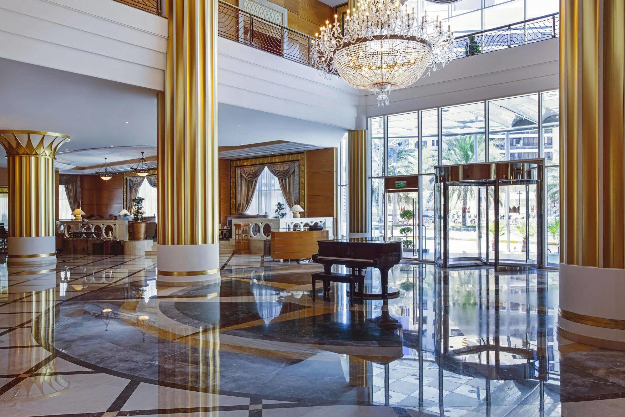 Corniche Hotel 5*