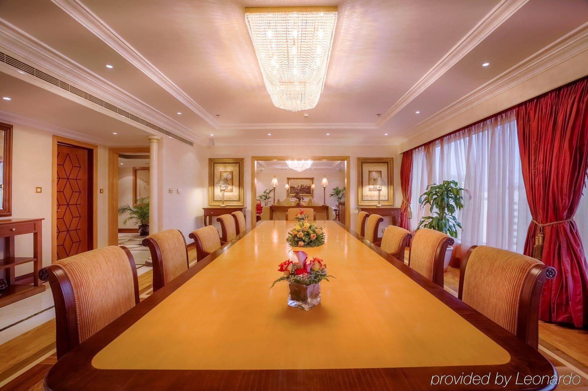 Corniche Hotel 5*